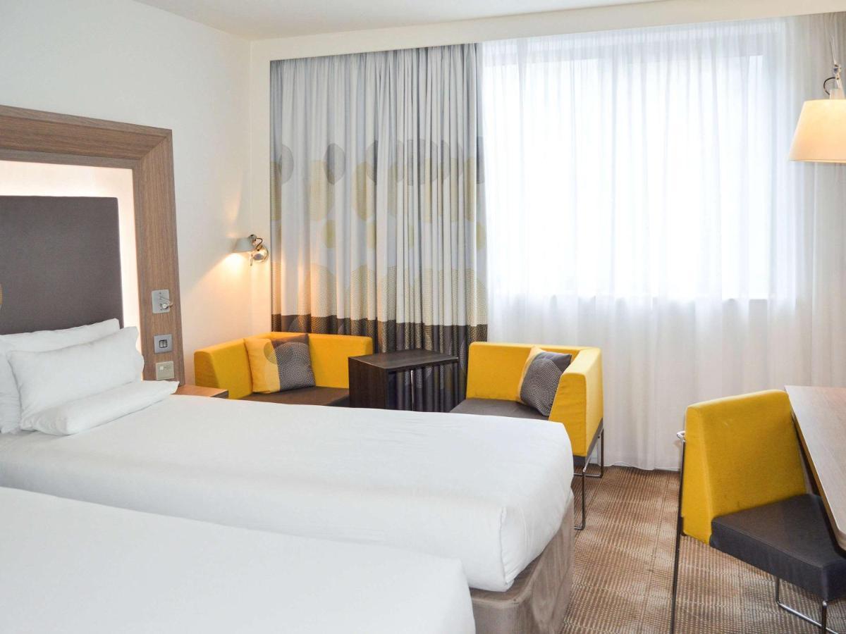 Novotel London Brentford Bagian luar foto