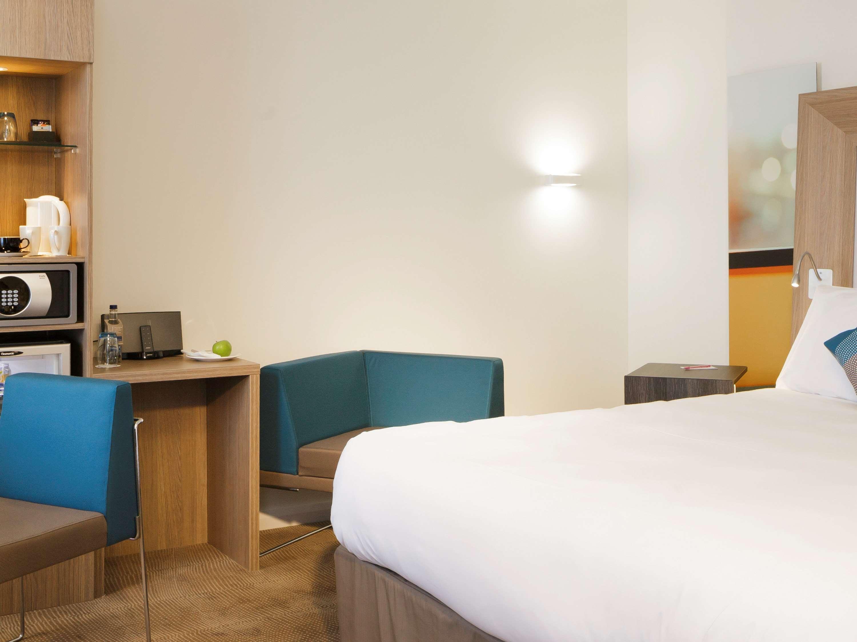 Novotel London Brentford Bagian luar foto