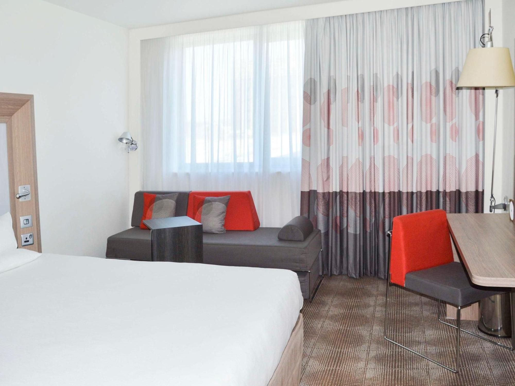 Novotel London Brentford Bagian luar foto